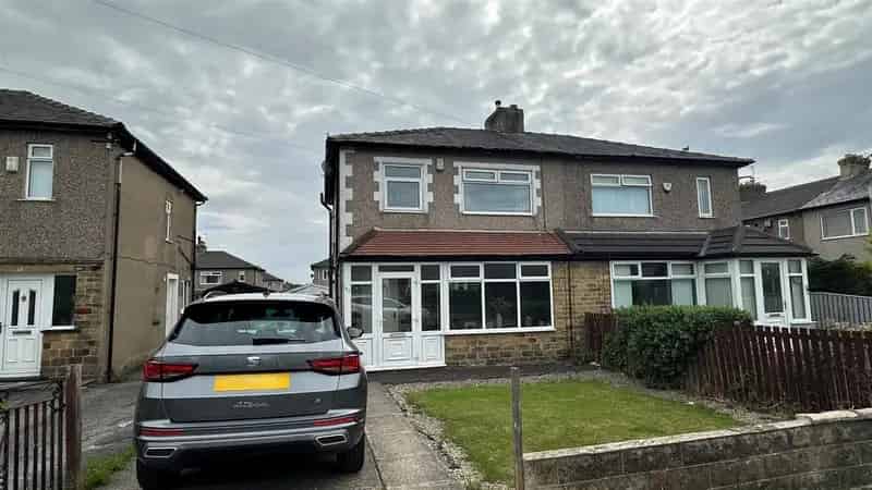 3 Bedroom Semi-Detached House for Sale Near Schools