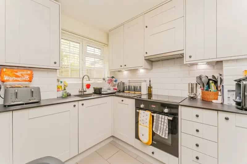 3 Bed House with Garden, Modern Kitchen & Garage