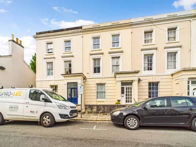 1 bedroom Flat
 For Sale