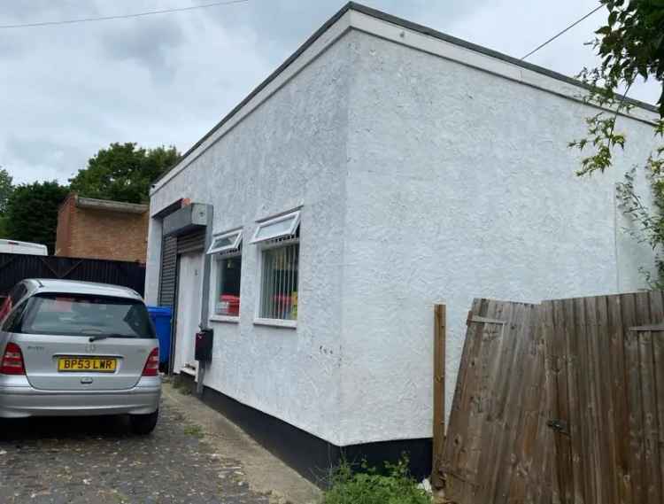 Single Storey Building with Parking Near Enfield Town Centre