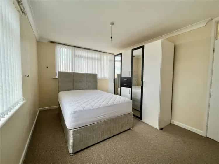 1 Bedroom Apartment Poole Top Floor Spacious Part Furnished