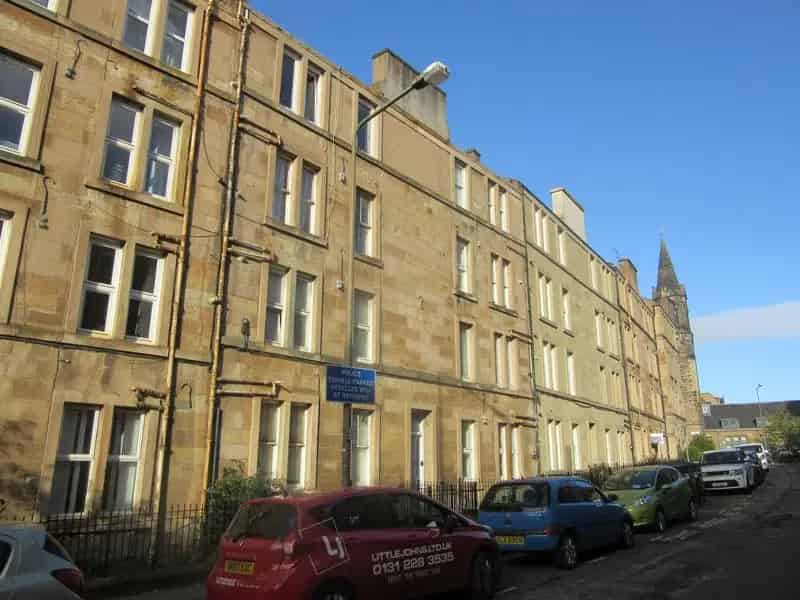 3 Bedroom Flat to Rent in Dalry