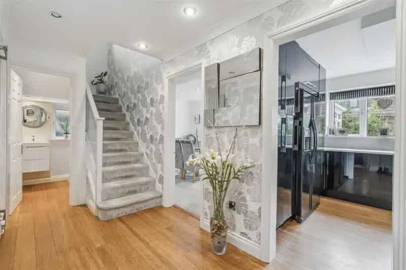 4 Bedroom Detached House Emerson Valley Swimming Pool Double Garage