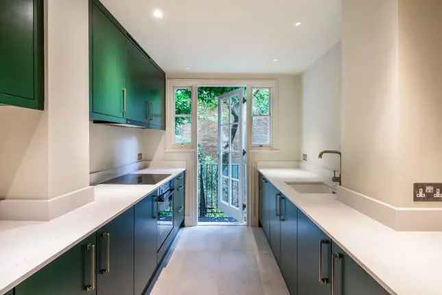 Maisonette for sale in Beaufort Street, London SW3