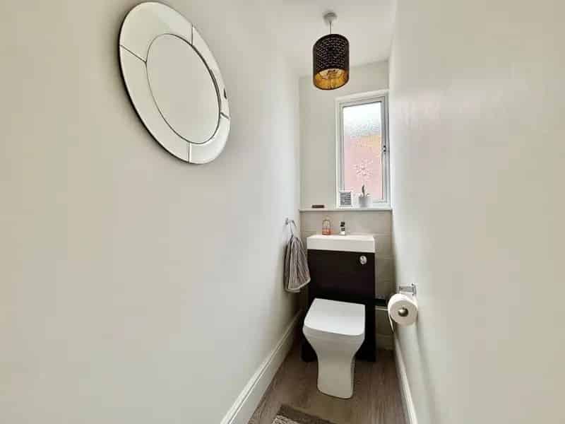 3 Bed Flat for Sale Far Reaching Views Modern Kitchen