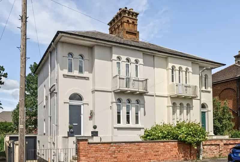 4 Bedroom Semi Detached House For Sale
