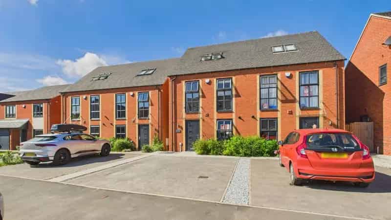4 Bedroom Semi-Detached House for Sale in Littleover