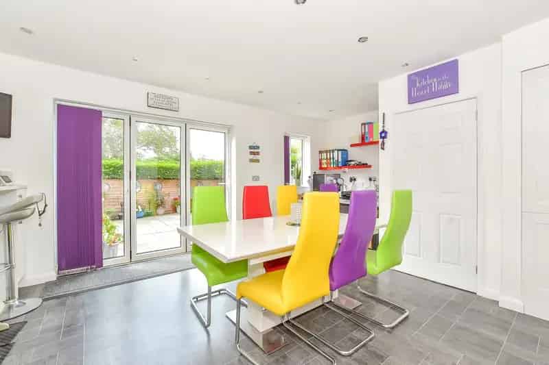 6 Bedroom Detached House with Annex and Apartment Tunbridge Wells