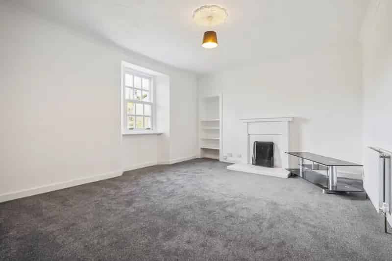 3 Bedroom Upper Duplex Flat in Deanston Near Stirling