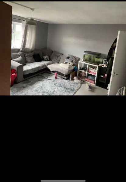 Flat For Rent in Calne, England