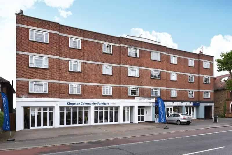 Three Bedroom Apartment Near Norbiton Station