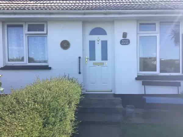2 Bedroom Semi-Detached Bungalow Medium Garden