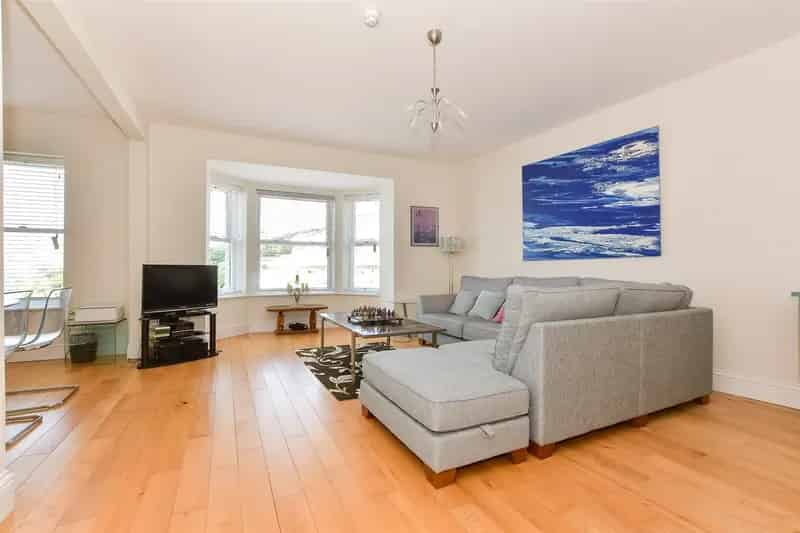 3 Bedroom Sea View Apartment Ventnor