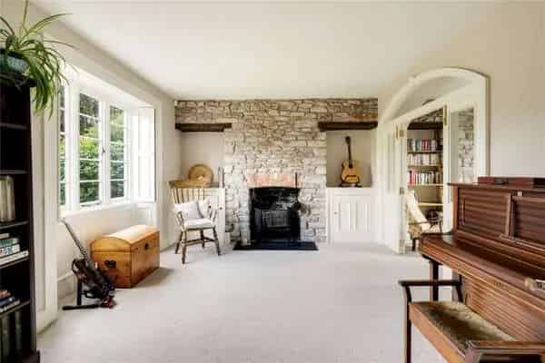 Charming 4-Bedroom Period House with One-Acre Garden and Detached Garage