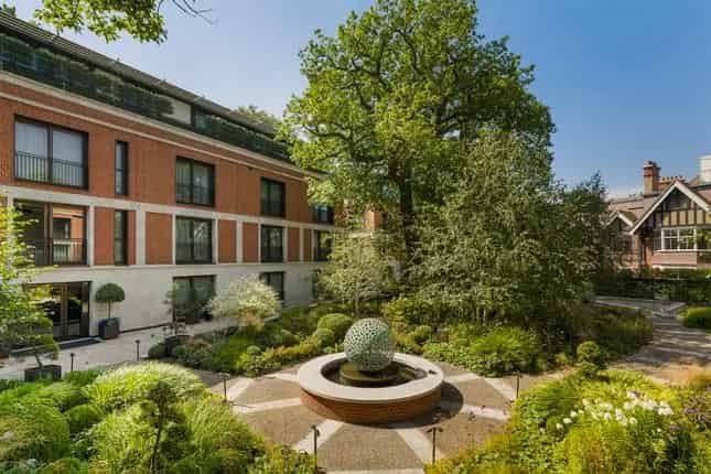 Luxury 3-Bedroom Apartment in North London