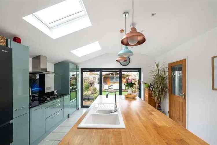 3 Bed Detached House for Sale in Horley