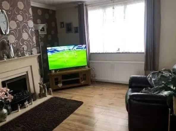 3 Bed House Near Brimsdown Station Shops Transport