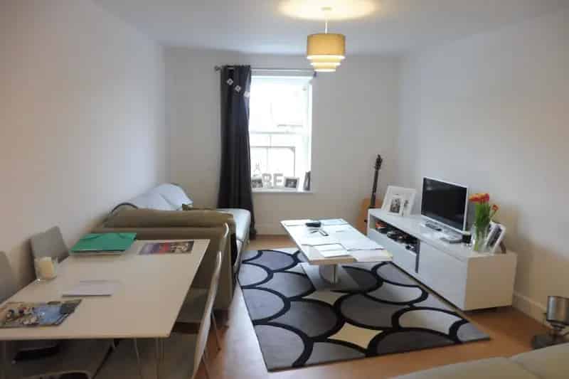 One Bedroom Apartment Town Centre Zero Deposit Guarantee Available
