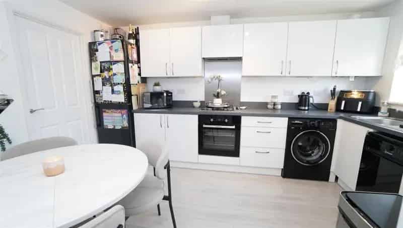 3 Bedroom Semi Detached House for Sale Modern Kitchen Bathrooms