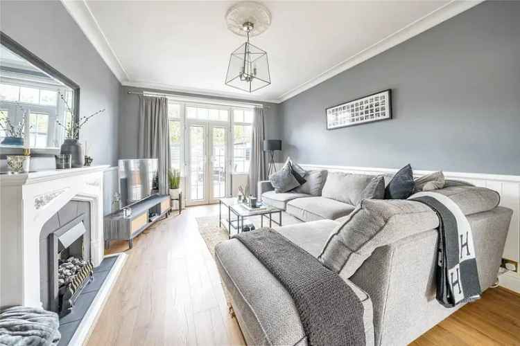 House For Sale in Leeds, England