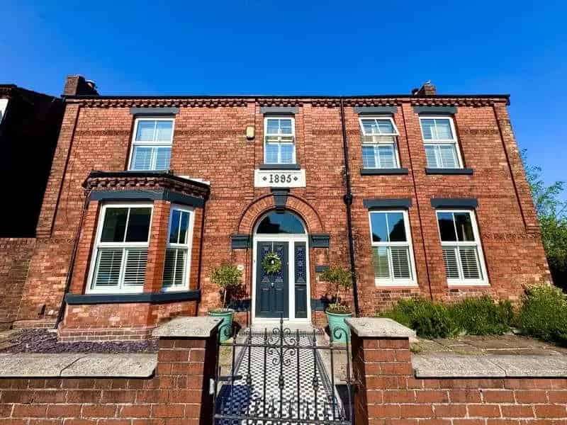 5 Bed House For Sale Newly Renovated Spacious Family Home