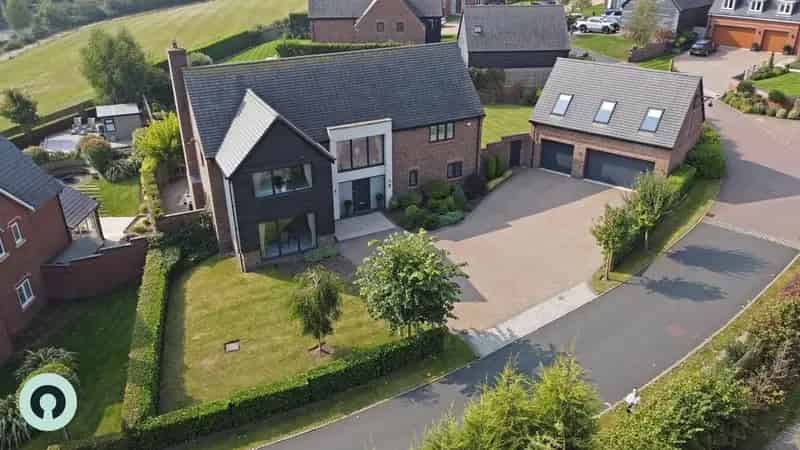 6 Bedroom Detached House For Sale
