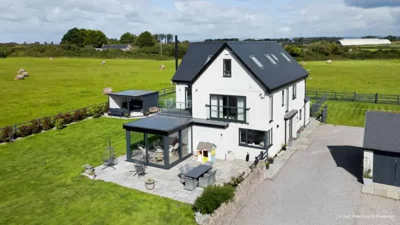 Stunning 6-Bed House with 9 Acres & Outbuildings