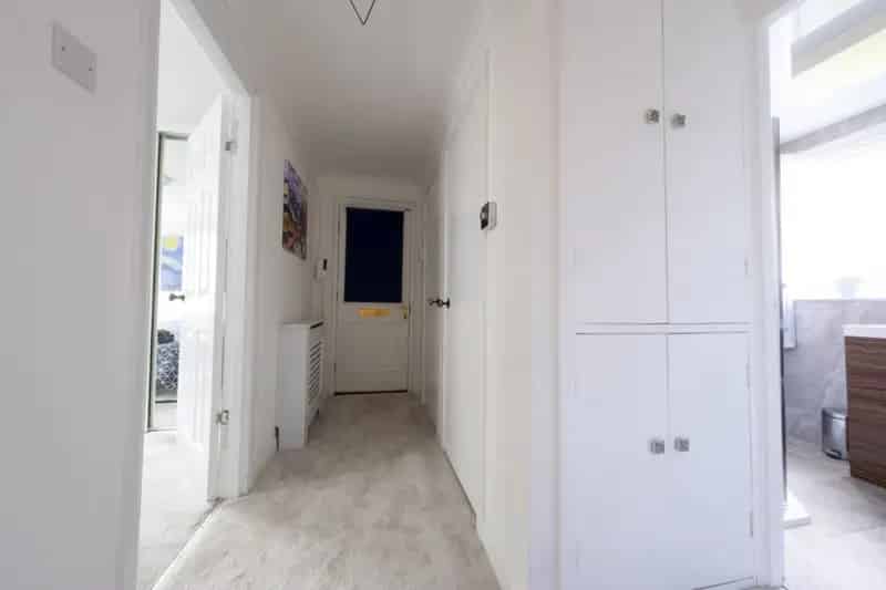 1 Bedroom Flat for Sale Fully Furnished Ground Floor Parking Hive Heating