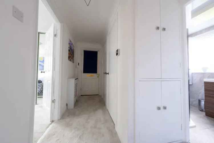 1 Bedroom Flat for Sale Fully Furnished Ground Floor Parking Hive Heating
