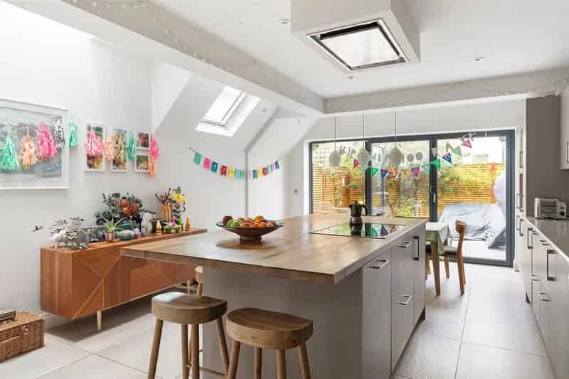 5 Bedroom Semi-Detached House for Sale Fulham Munster Village