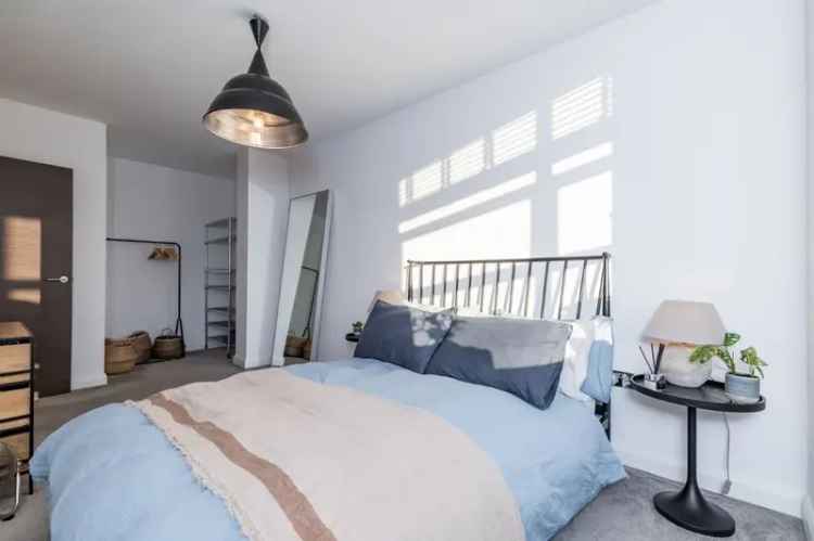 1 Bedroom Flat for Sale Wilmslow Cheshire SK9 Chain Free