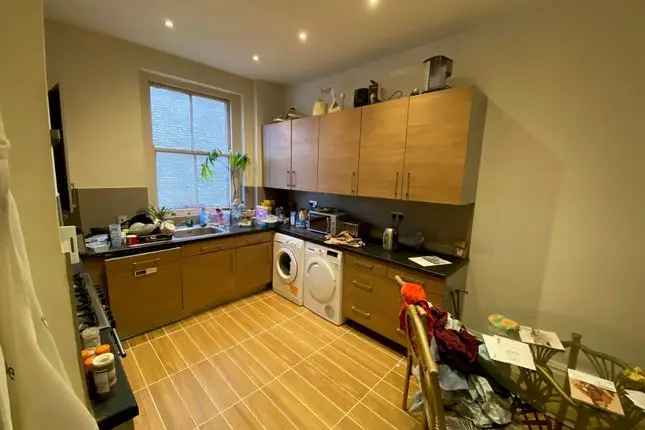 Flat to rent in West End Lane, West Hampstead London NW6