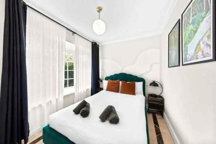 5 Bed Detached House for Sale Deacons Hill Road