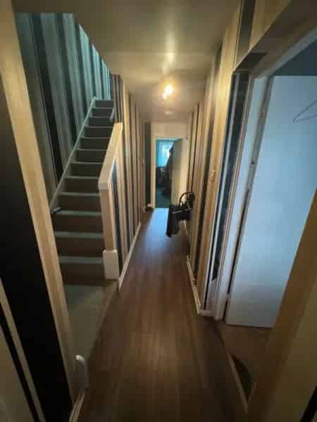 4 Bedroom Maisonette with Two Gardens Near City Transport