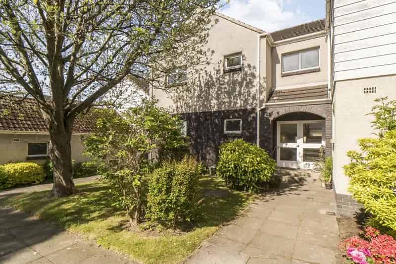 1 Bedroom Flat for Sale in Blackhall Edinburgh