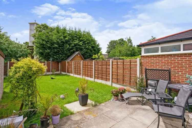 3 Bed Semi-Detached House For Sale in Leeds