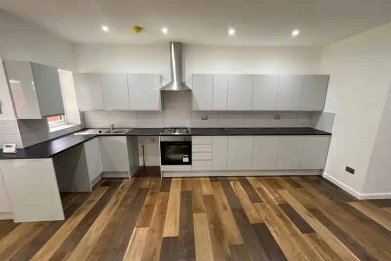 Five Bedroom House Near Barking Station