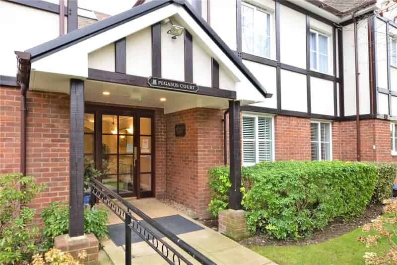 2 Bedroom Flat Banstead Village