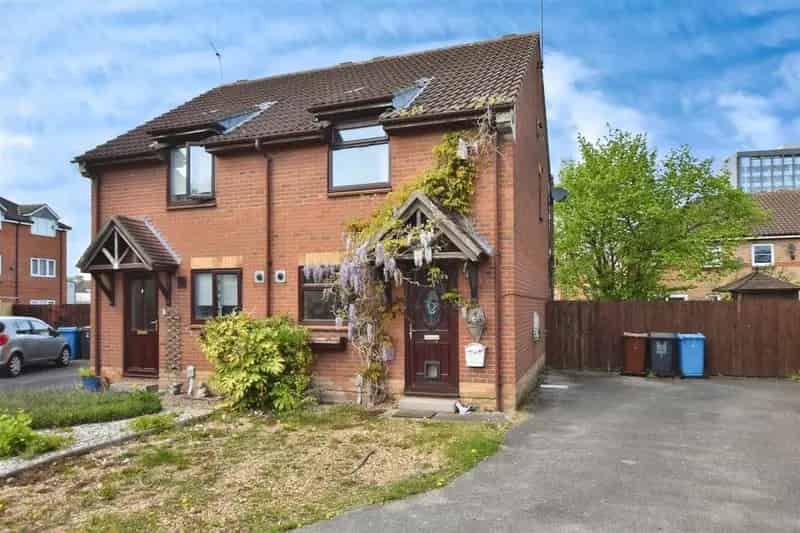 2 bedroom semi-detached house for sale