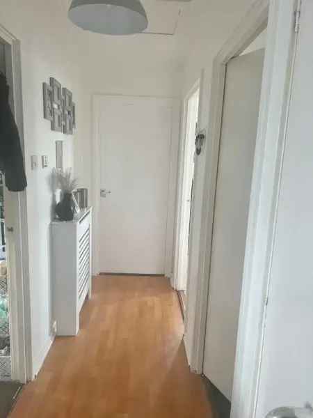 Flat For Rent in Tandridge, England