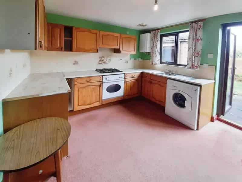 2 Bedroom Semi-Detached House For Sale No Onward Chain