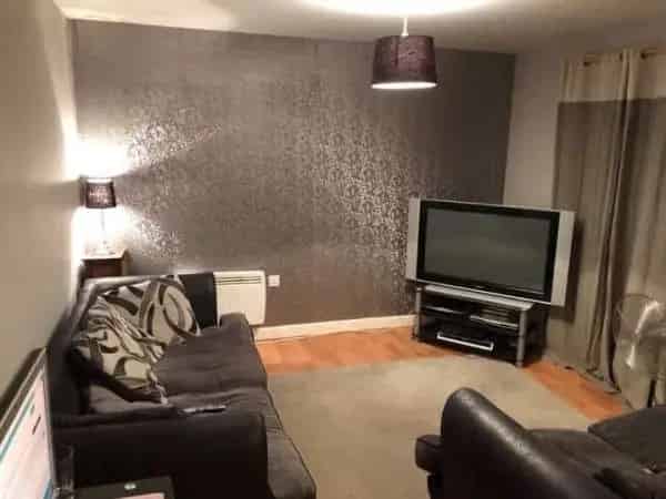 Quiet 2-Bathroom Flat Near Parks Shops Train Station