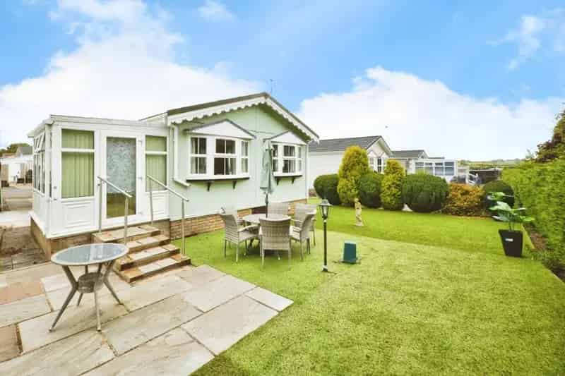 2 bed house for sale