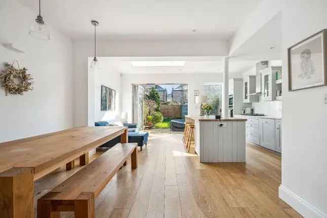 Four Bedroom Semi-Detached House for Rent in East Sheen SW14