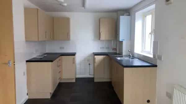 2 Bedroom Flat Open Plan Kitchen and Bathroom