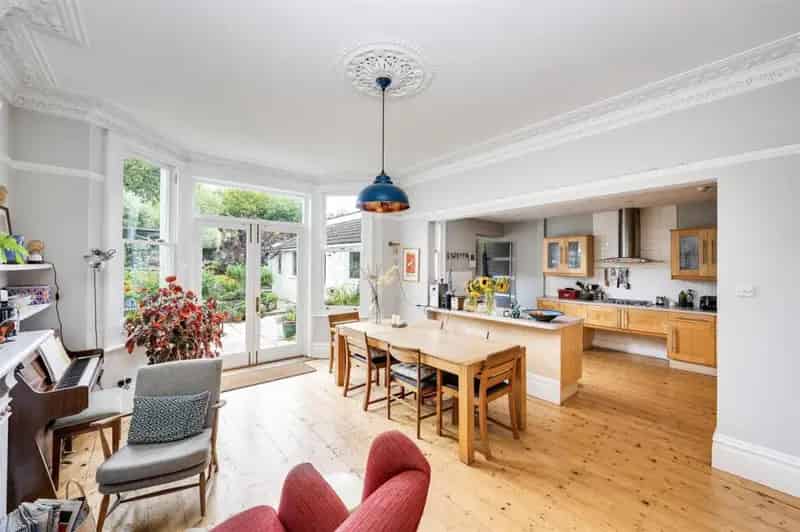 5 bedroom semi-detached house for sale