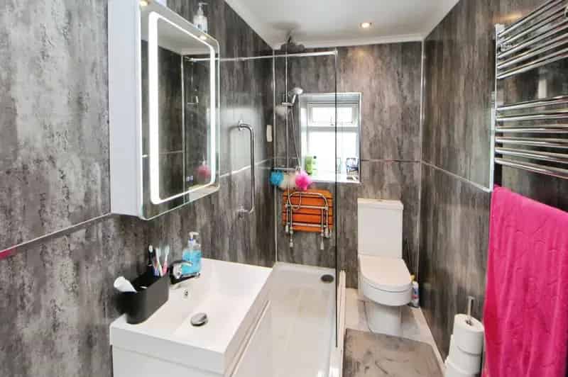 2 Bedroom Mid Terrace House for Sale Glossop Derbyshire