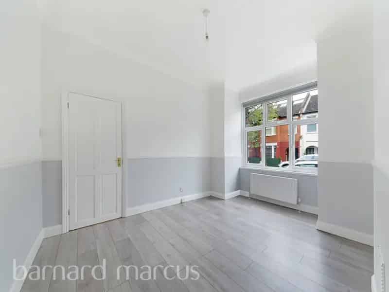 2 Bed Maisonette Streatham SW London Private Garden