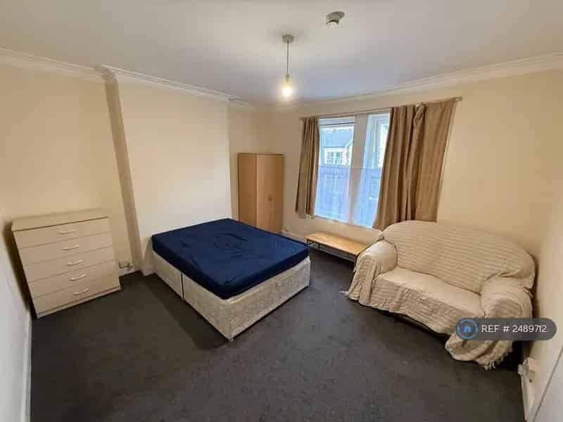 1 Bedroom Self Contained Studio Flat To Rent