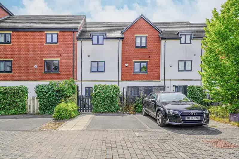 3 Bedroom Townhouse for Sale Modern Kitchen South Facing Terrace